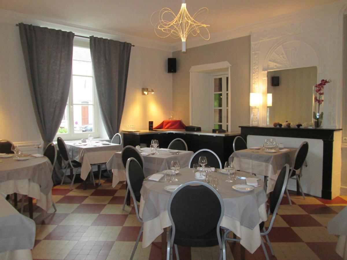 Logis Hostellerie Du Cheval Blanc Sainte-Maure-de-Touraine Exterior photo