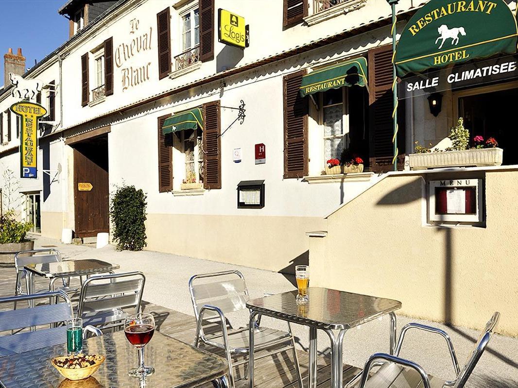 Logis Hostellerie Du Cheval Blanc Sainte-Maure-de-Touraine Exterior photo
