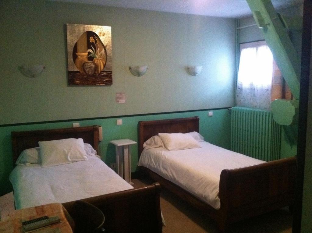 Logis Hostellerie Du Cheval Blanc Sainte-Maure-de-Touraine Room photo